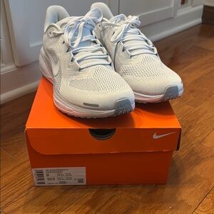 Nike Air Zoom Pegasus in White and Platinum Running shoes